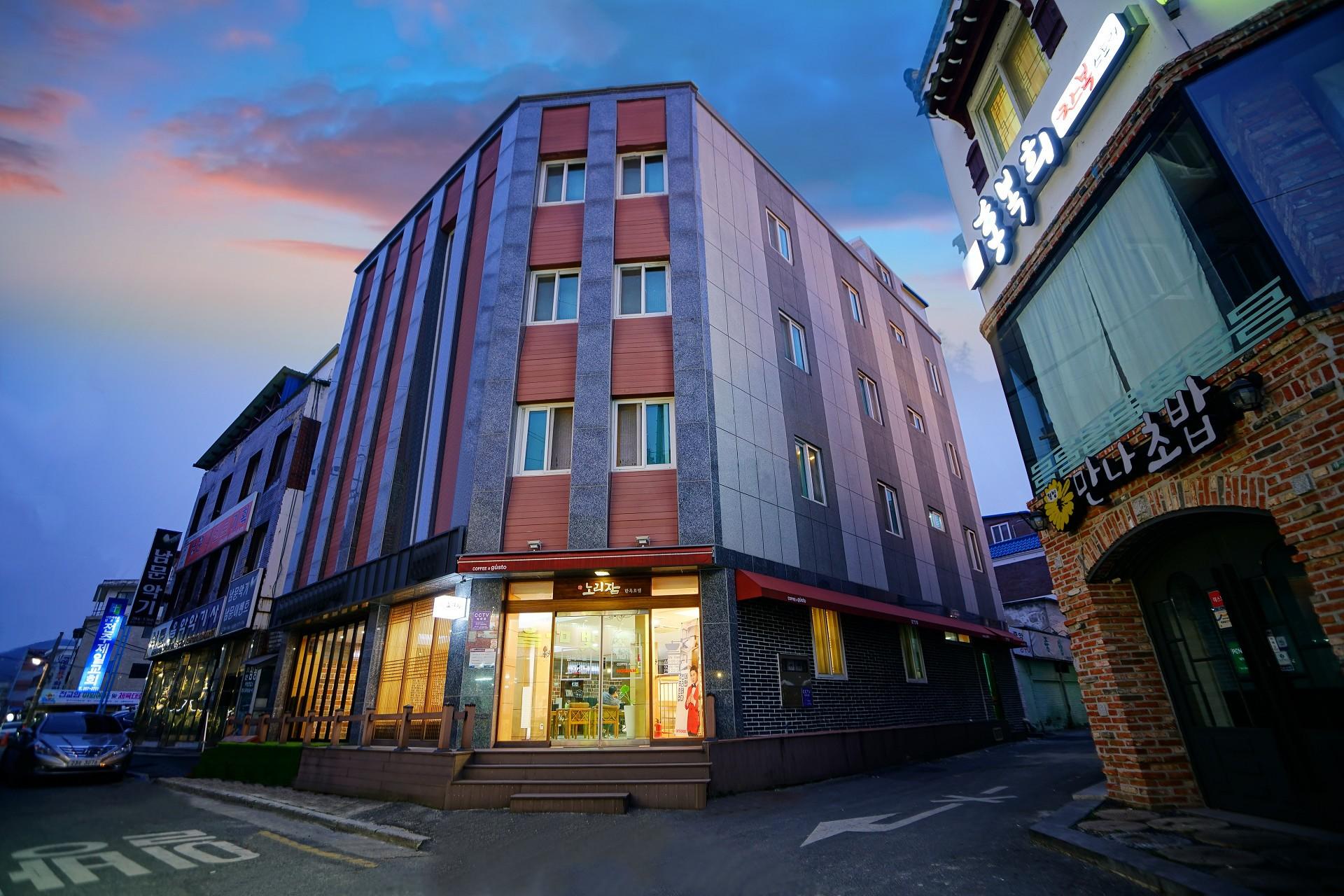 Ghamyoungroo Hanok Hotel-4