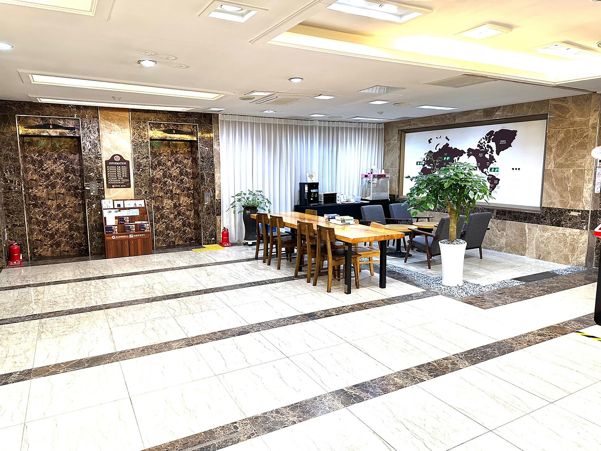 Hotel Airport June-12