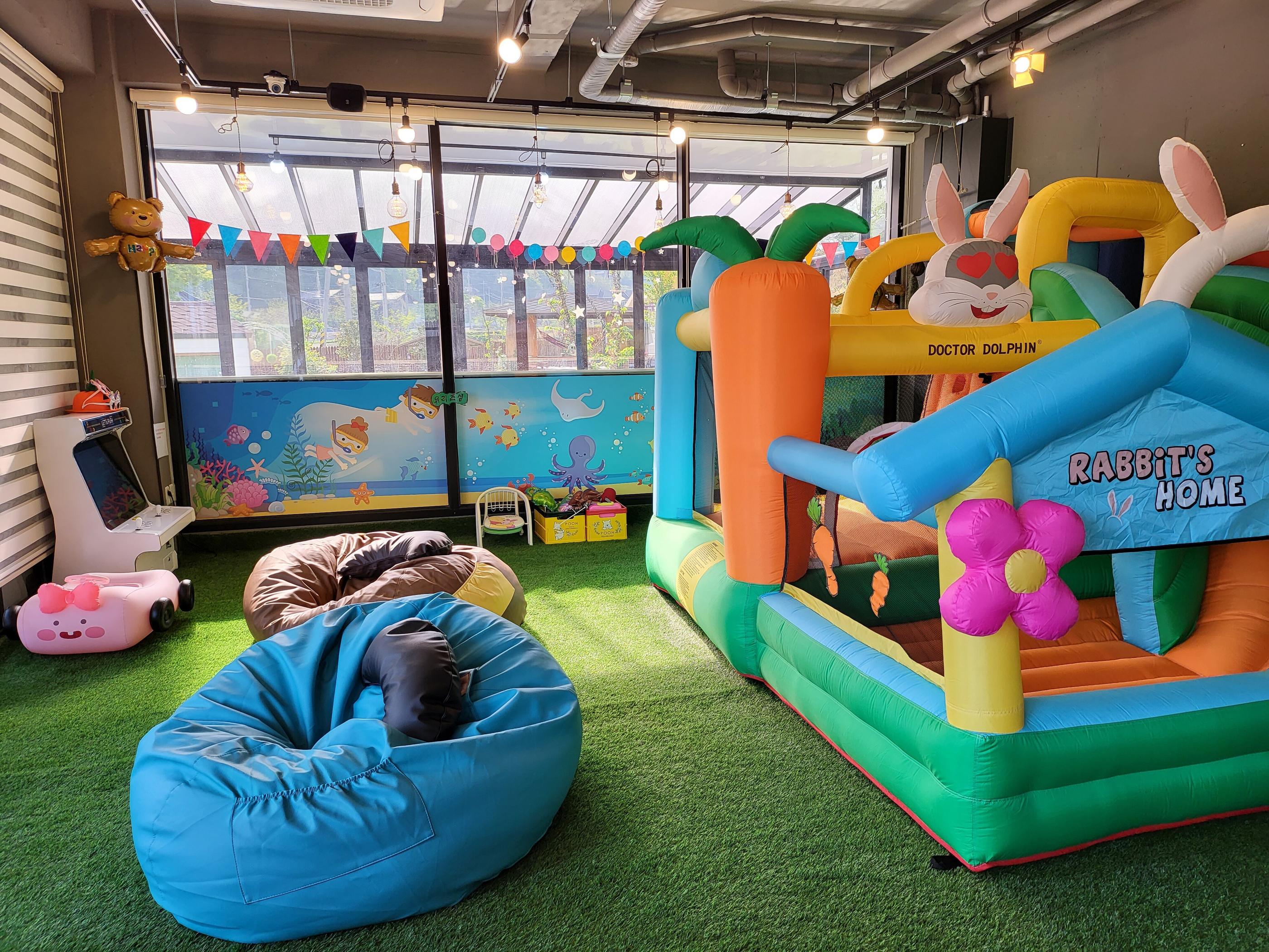 The Hue Kids Pool Vila