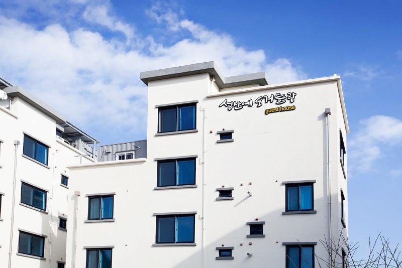 Seogwipo Seongsaneo Geodeulang Guesthouse Pension
