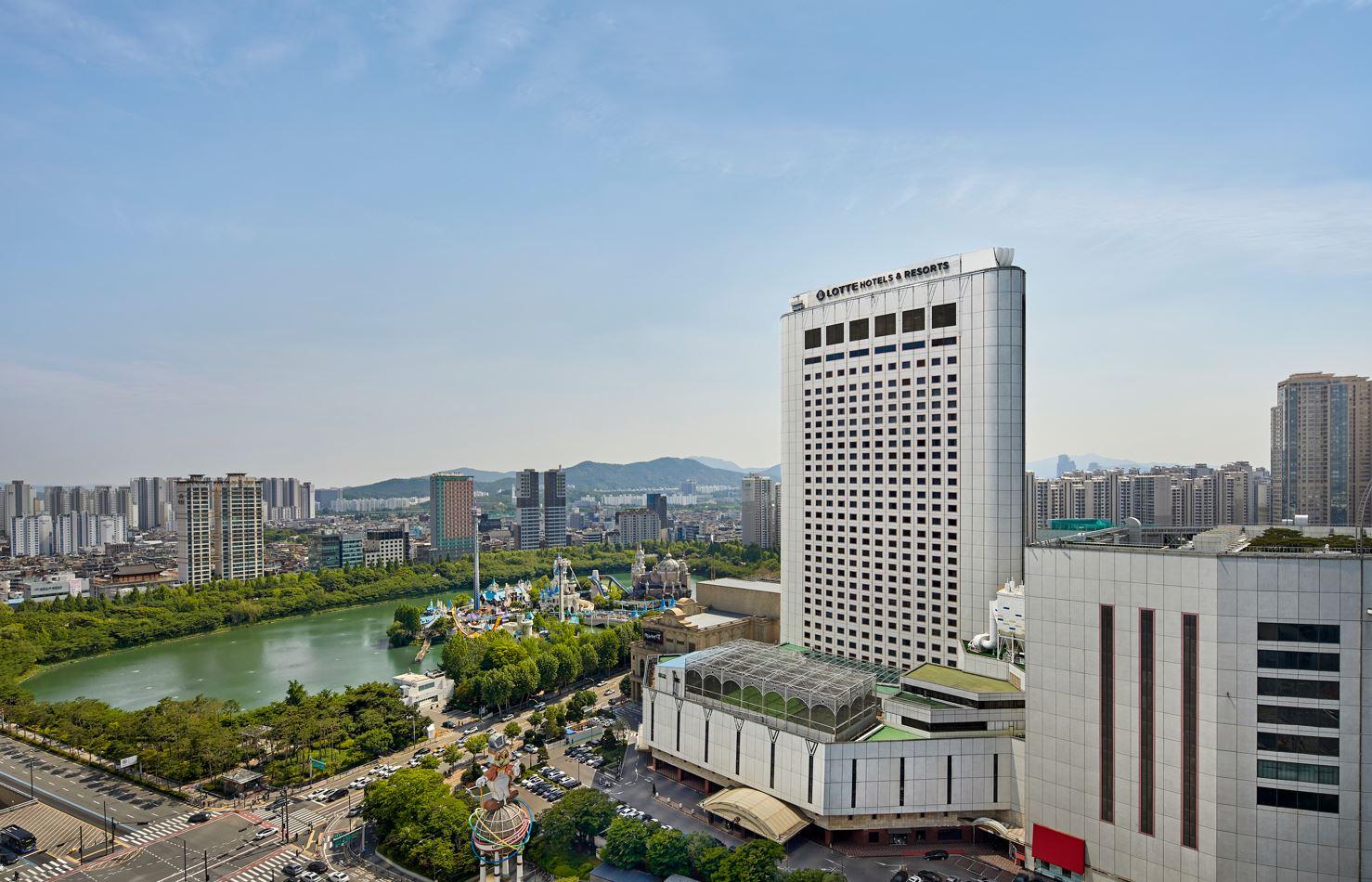 Lotte Hotel World