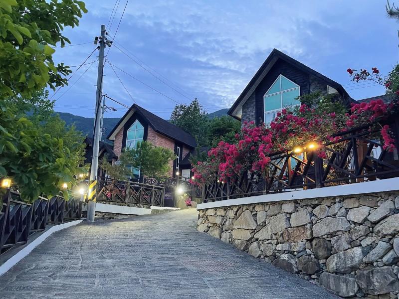 Miryang Apple Pam Luxury Pool Villa Resort