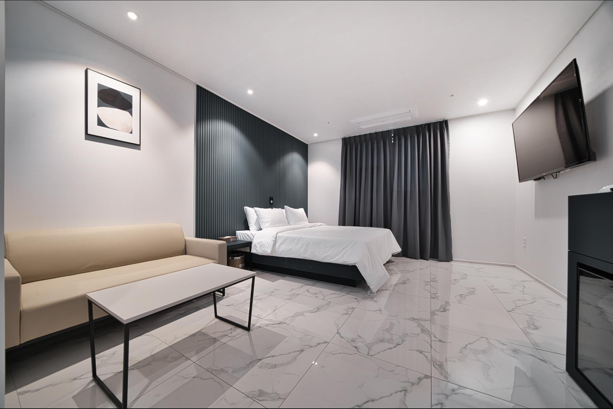 Donghae Easy Self Check-in Hotel