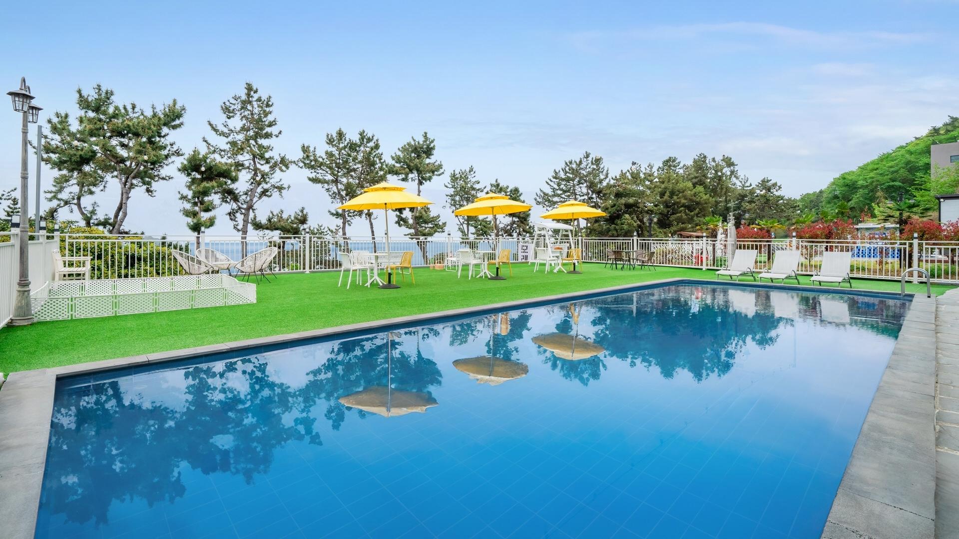 Yeosu Sand Grain Pet Friendly Heated Pool Pension
