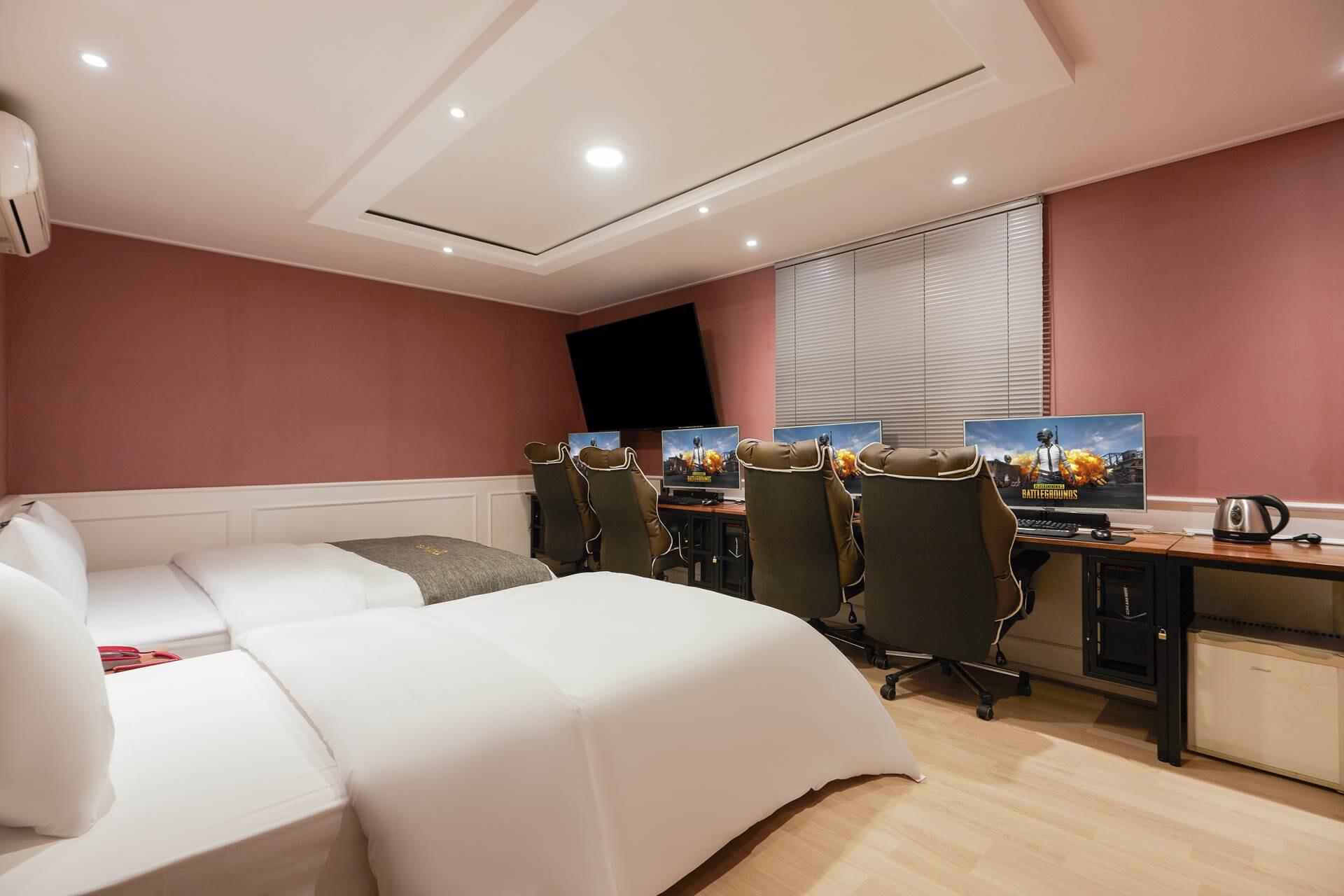 2베드 4PC (배그,32인치 144