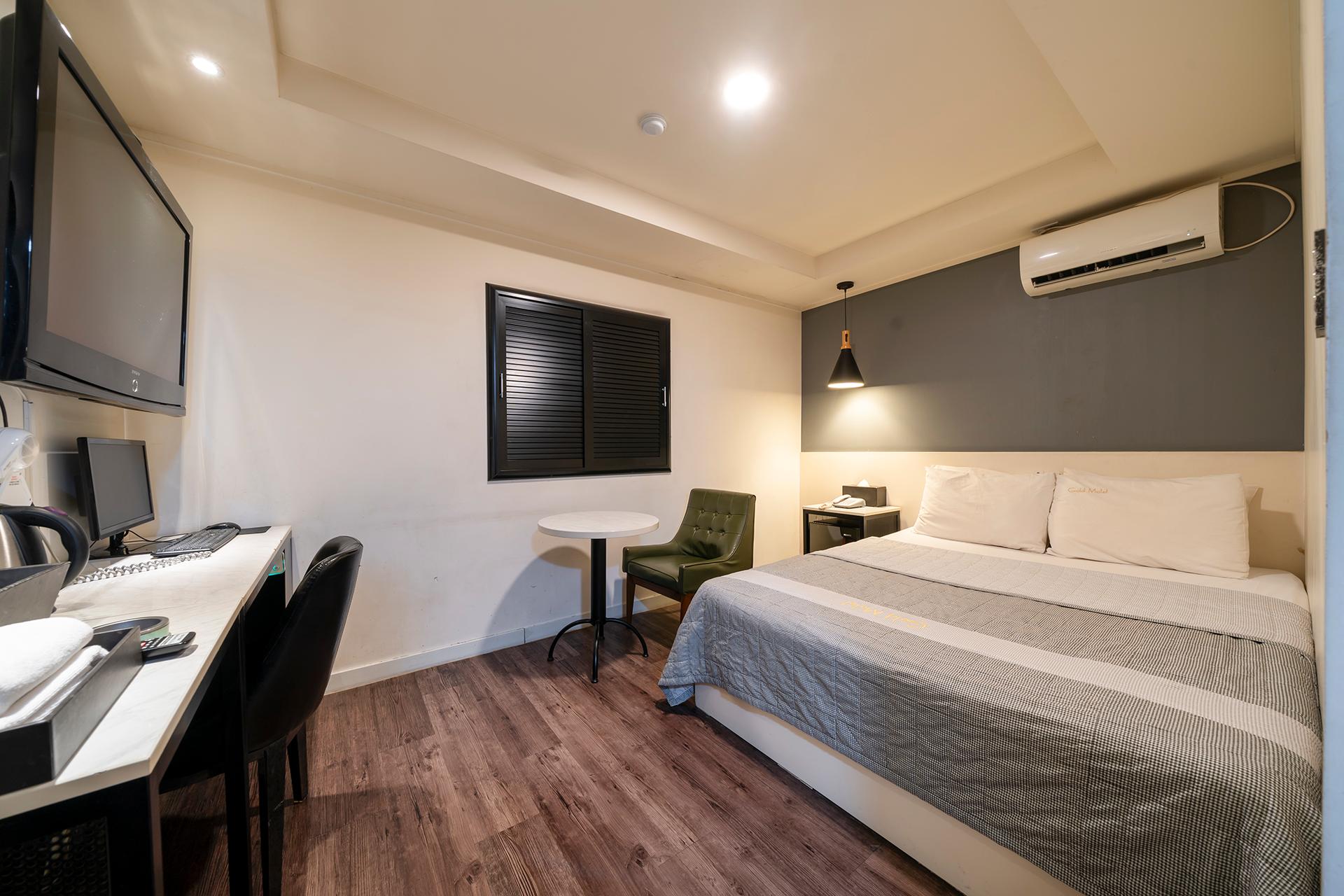 Gu-gu’s Gold Motel
