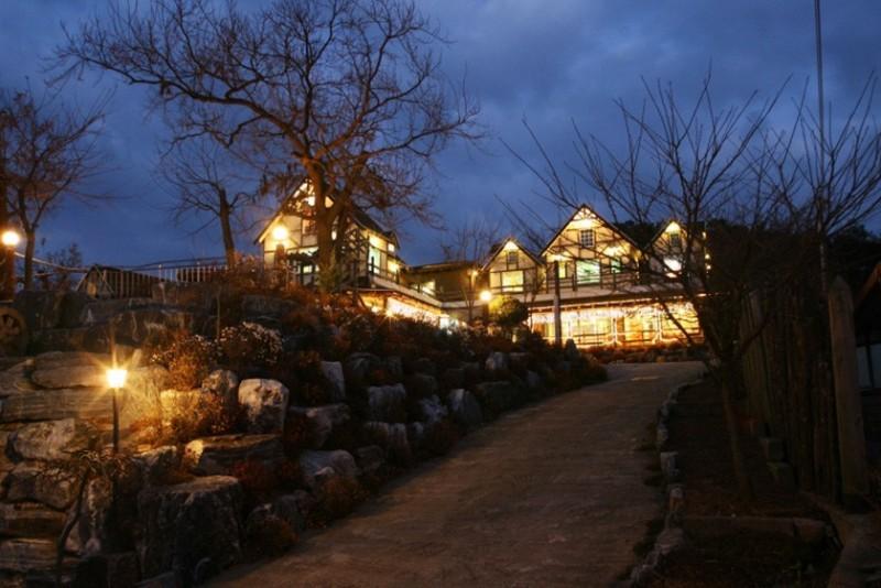 Daebudo Log House with View Pension