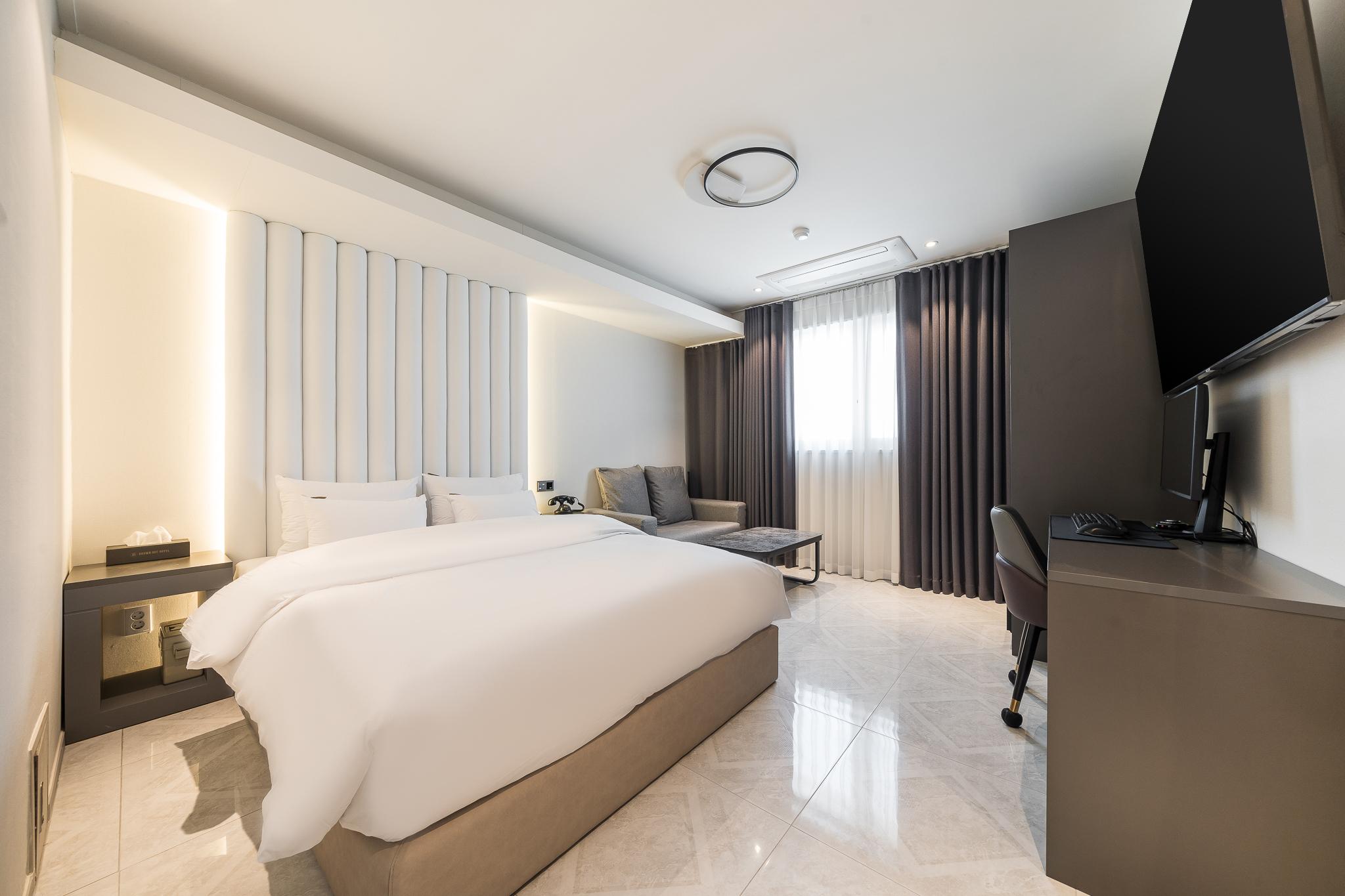 Chungju Brown Dot City Hall