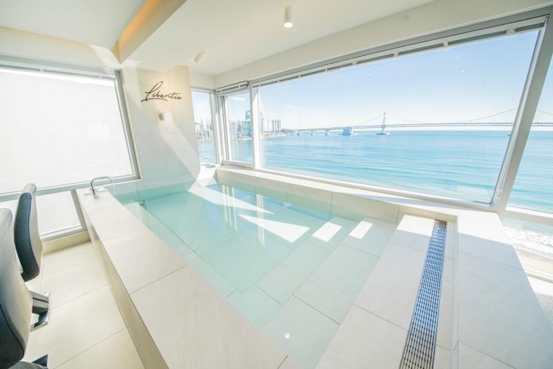 Busan Lee Benciapool Villa-3