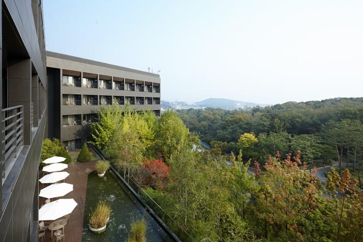 Rolling Hills Hotel