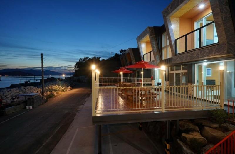 Geojedo Saebyeoknoeul Pension B-dong
