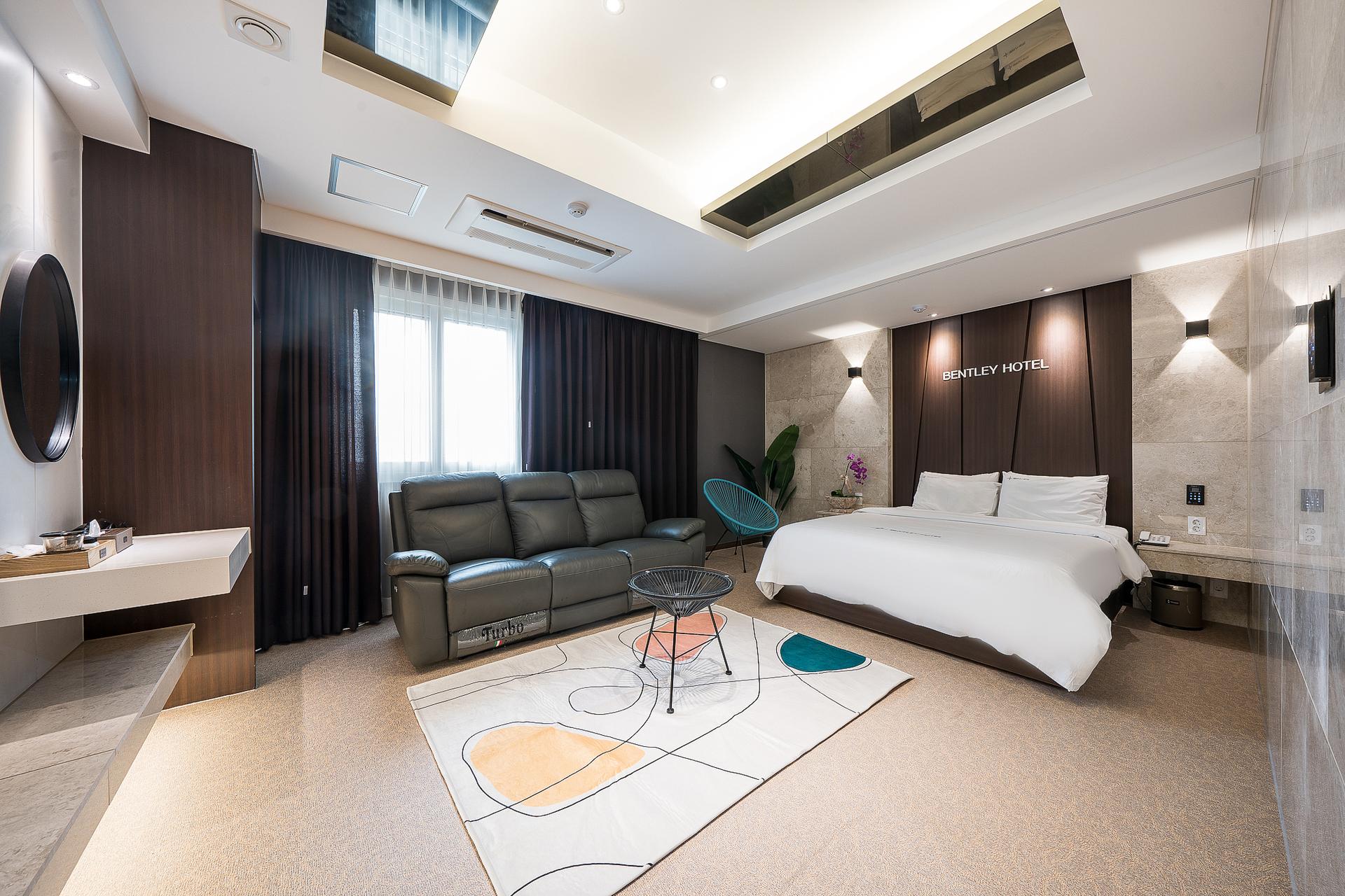 Gwangju Chungjang-ro Hotel Artheim (formerly Bentley Hotel)