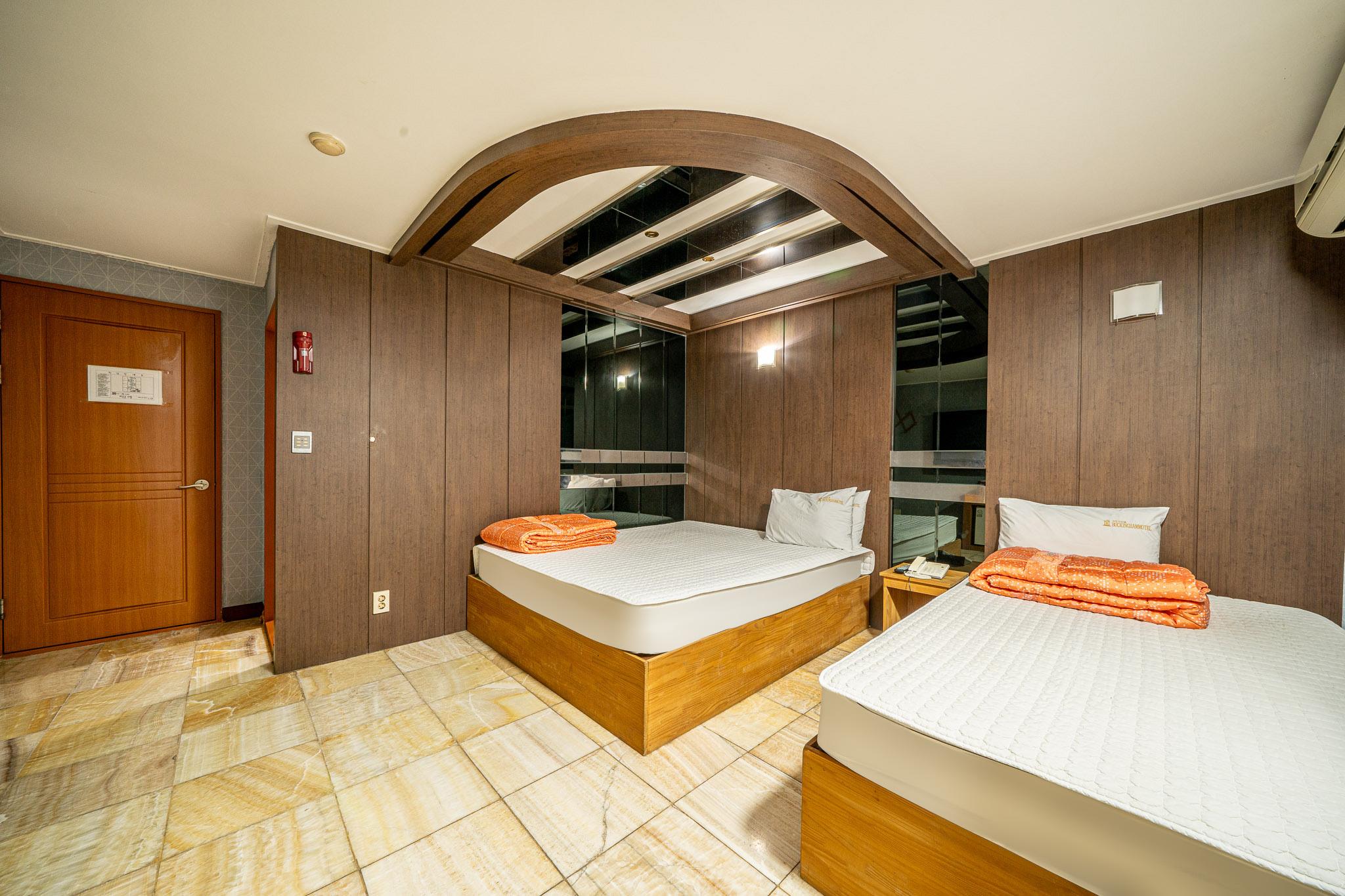 Busan Gaegum Buckingham