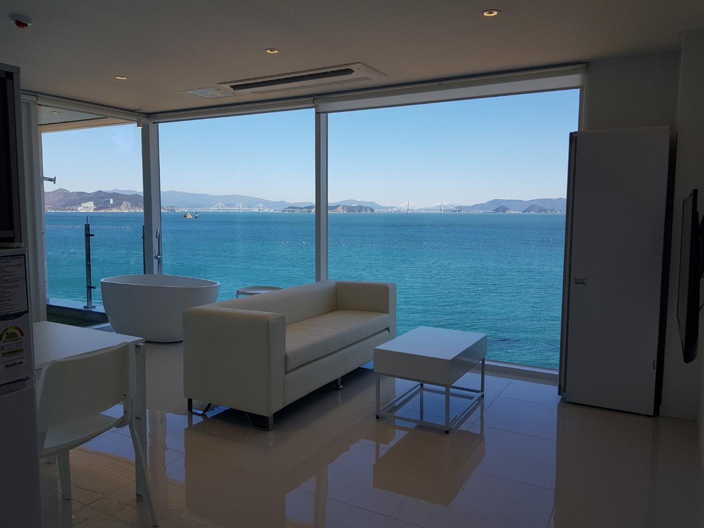 Geojedo Discovery Pool Villa