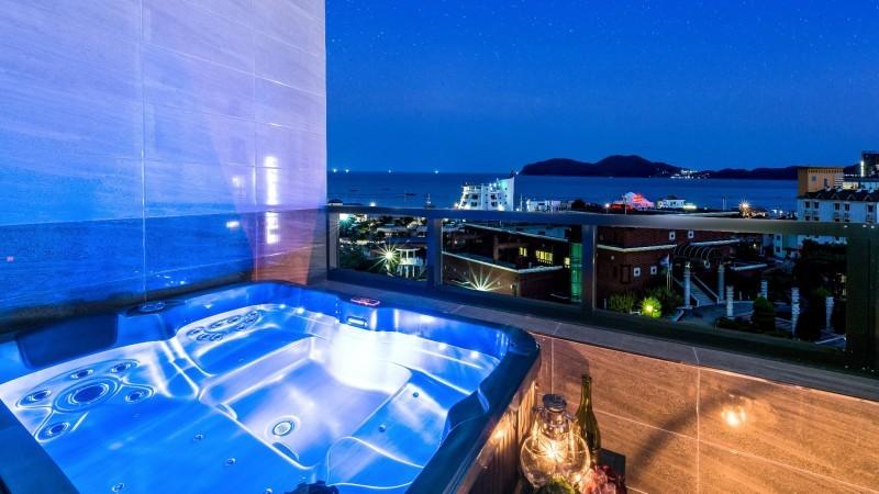 White Black Pension in Geoje Island