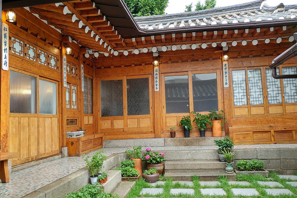Bukchon Sohyeondang Hanok Stay-21