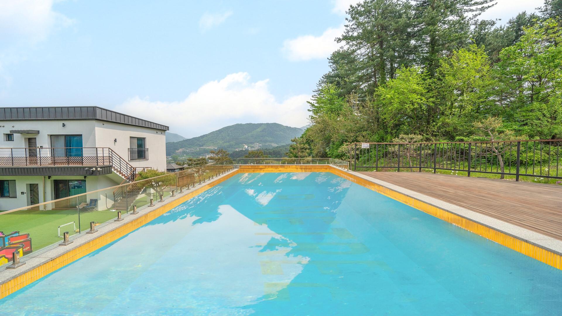 Gapyeong Pine Tree Kids Pool Villa