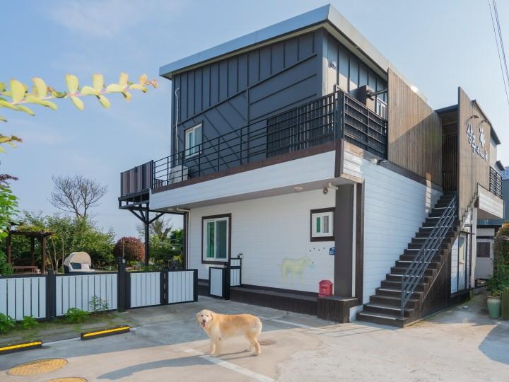 Seogwipo Sangchu Ne Pension (with dogs)-6