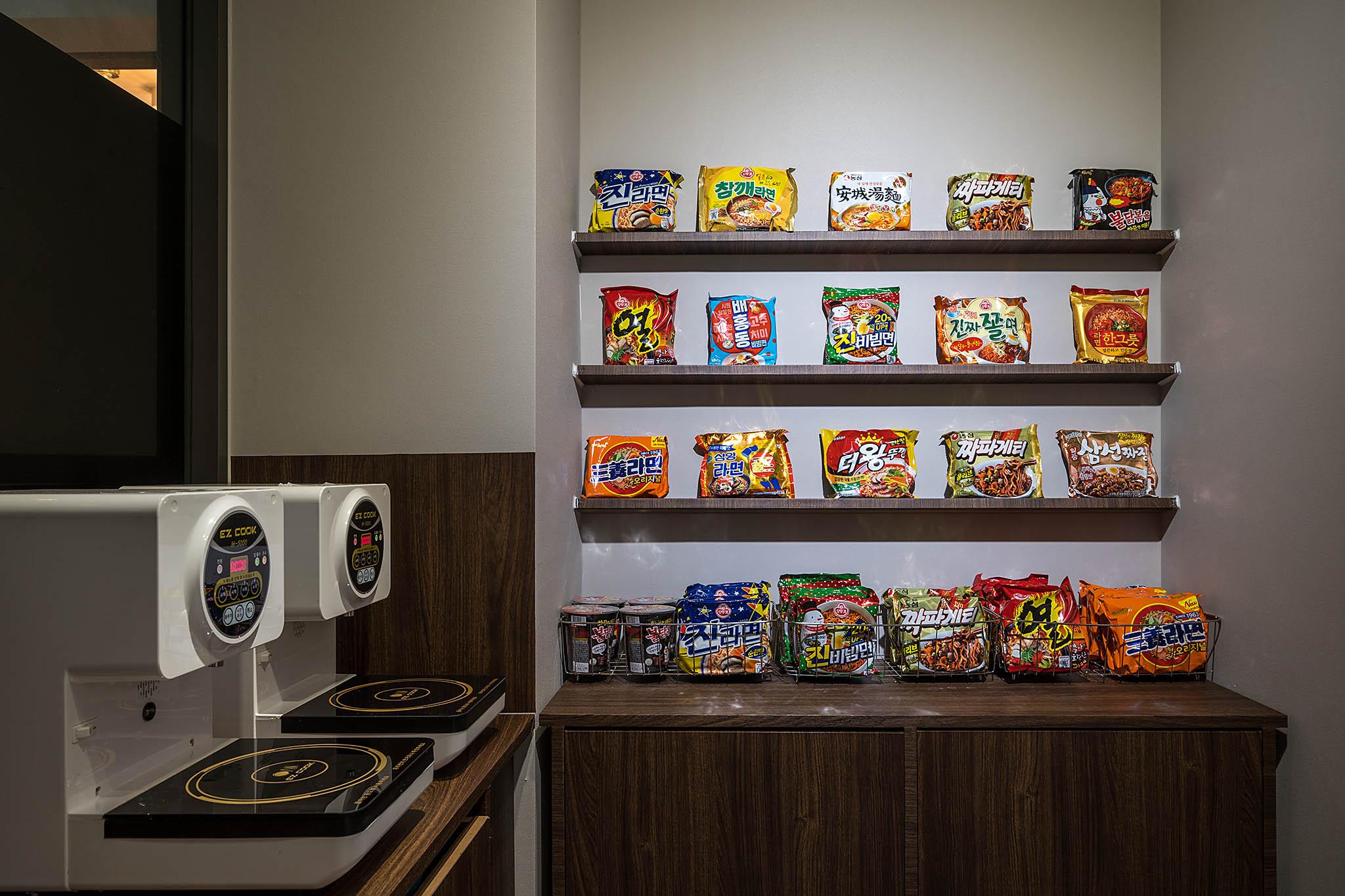 Wolgot Station Brown Dot-34