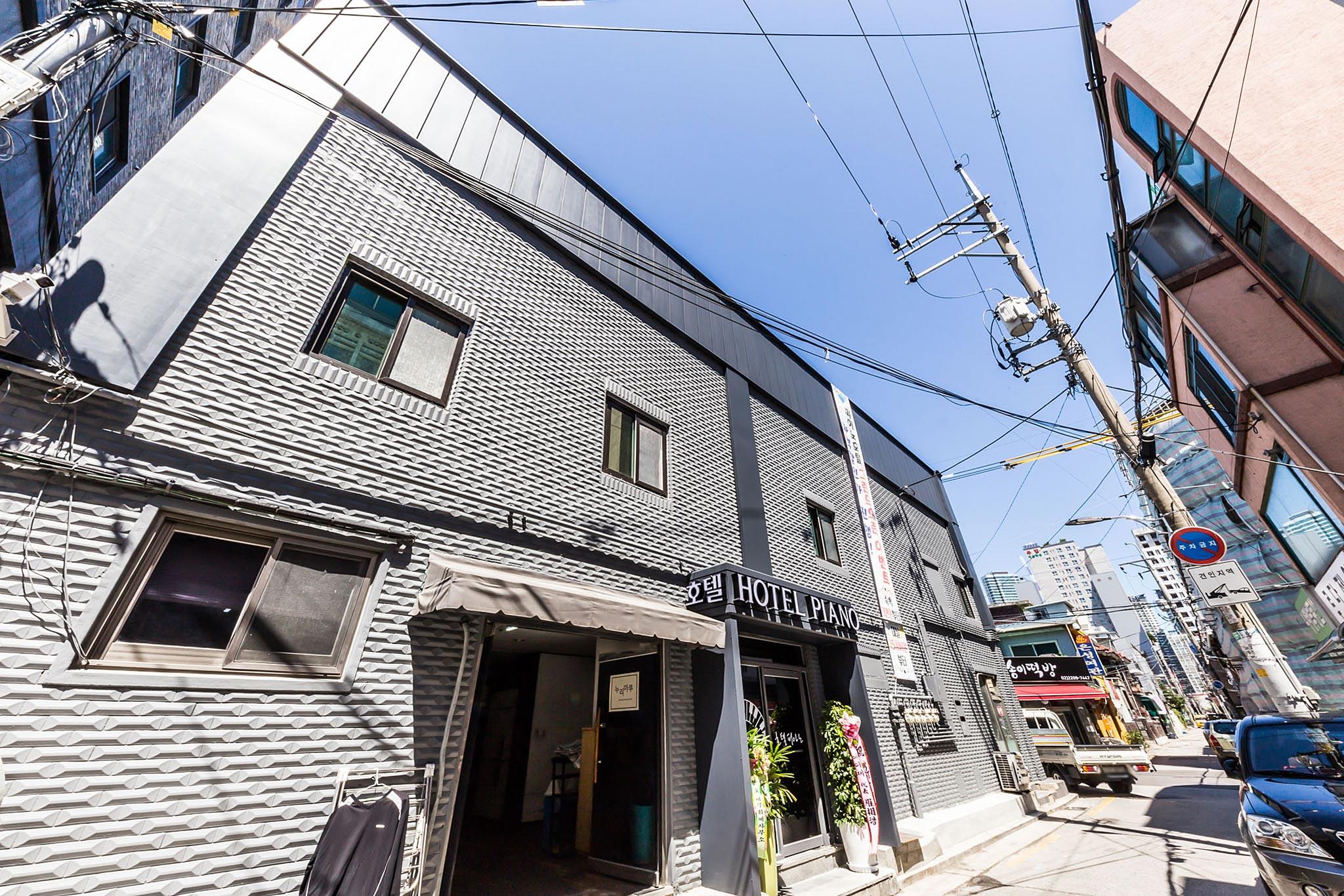 Reunion Hotel Piano-6