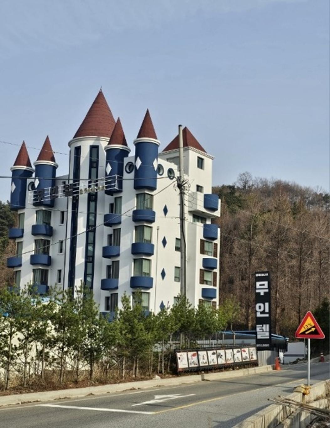Cheongju Ochang Black & White