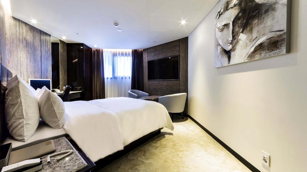 Guri Indi Present Hotel-3