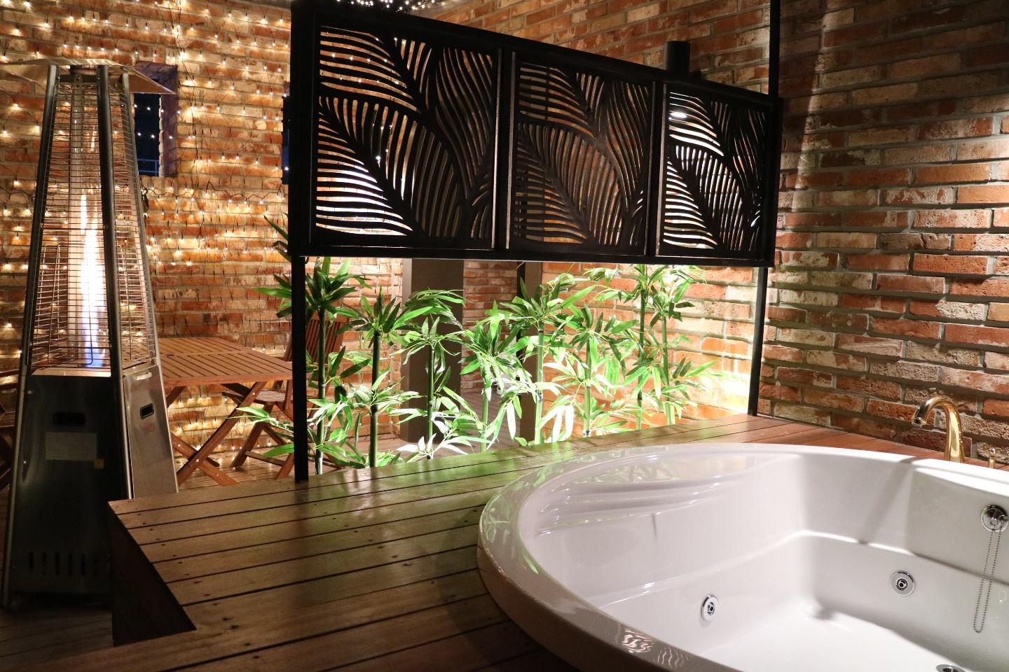 Wolgot Station Brown Dot-6