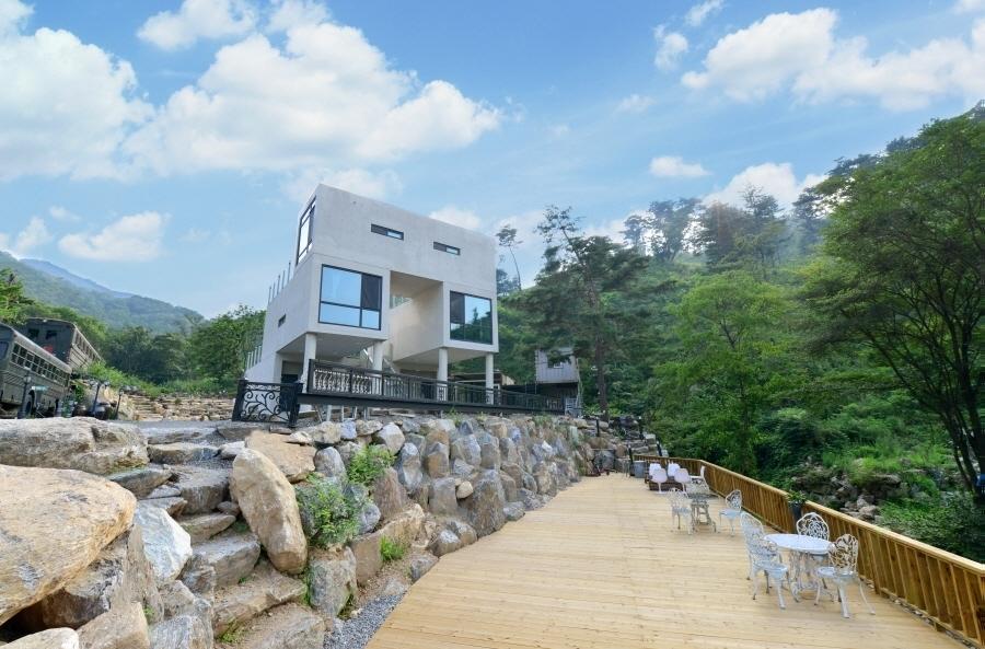 Gwangju Toechon Secret Garden