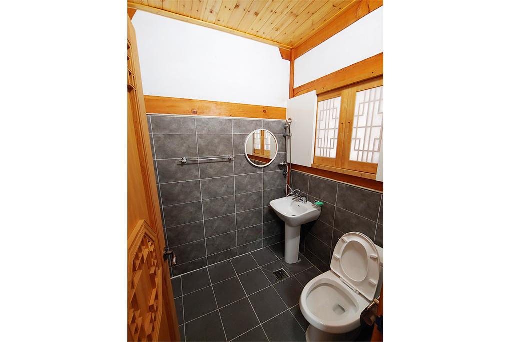 Incheon Jangrakjae Hanok Stay-10