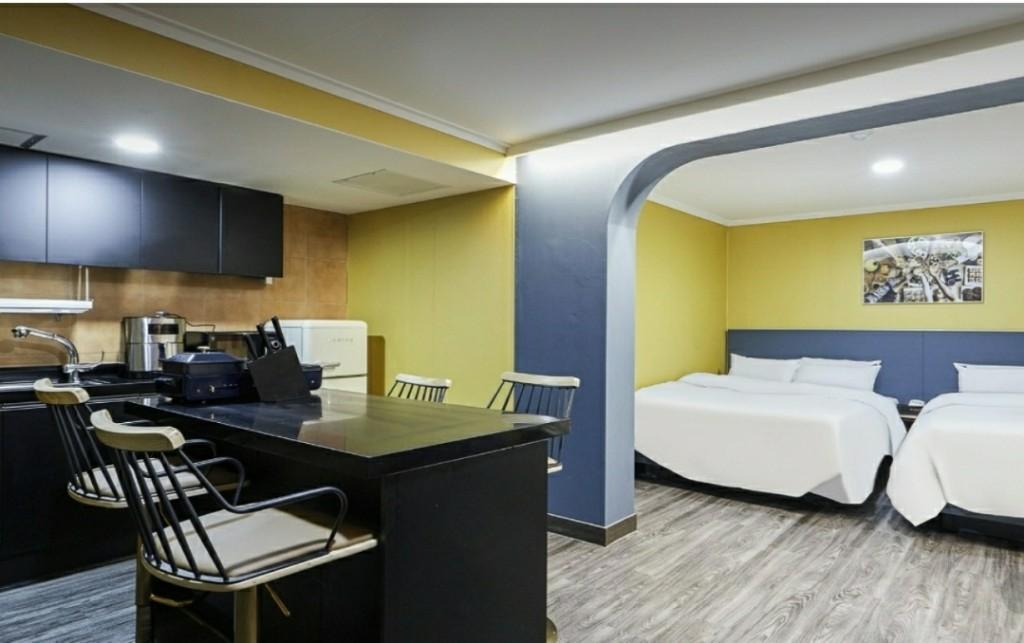 Stage 79 Hotel