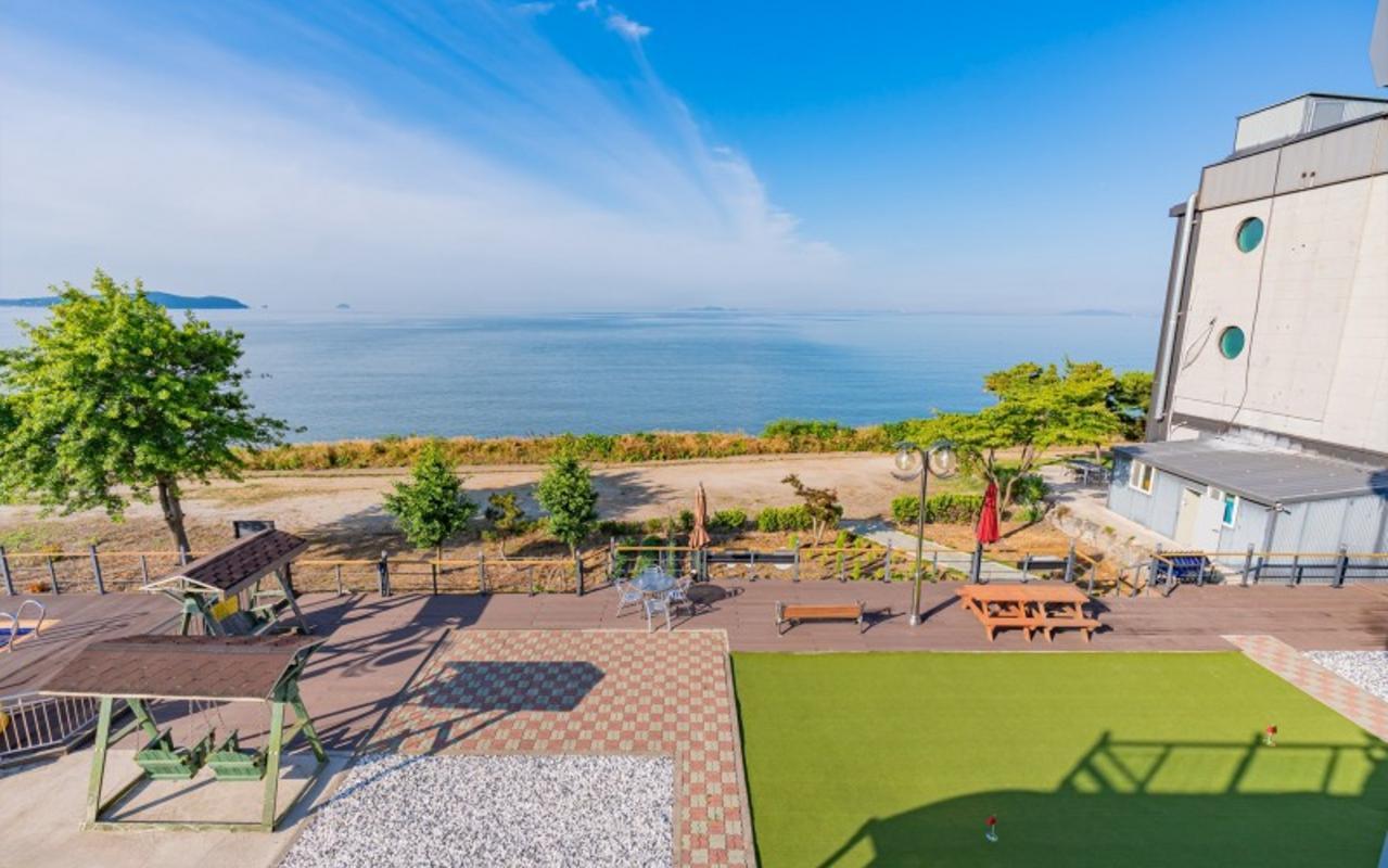 Daebudo Sunset On the Beach Pension