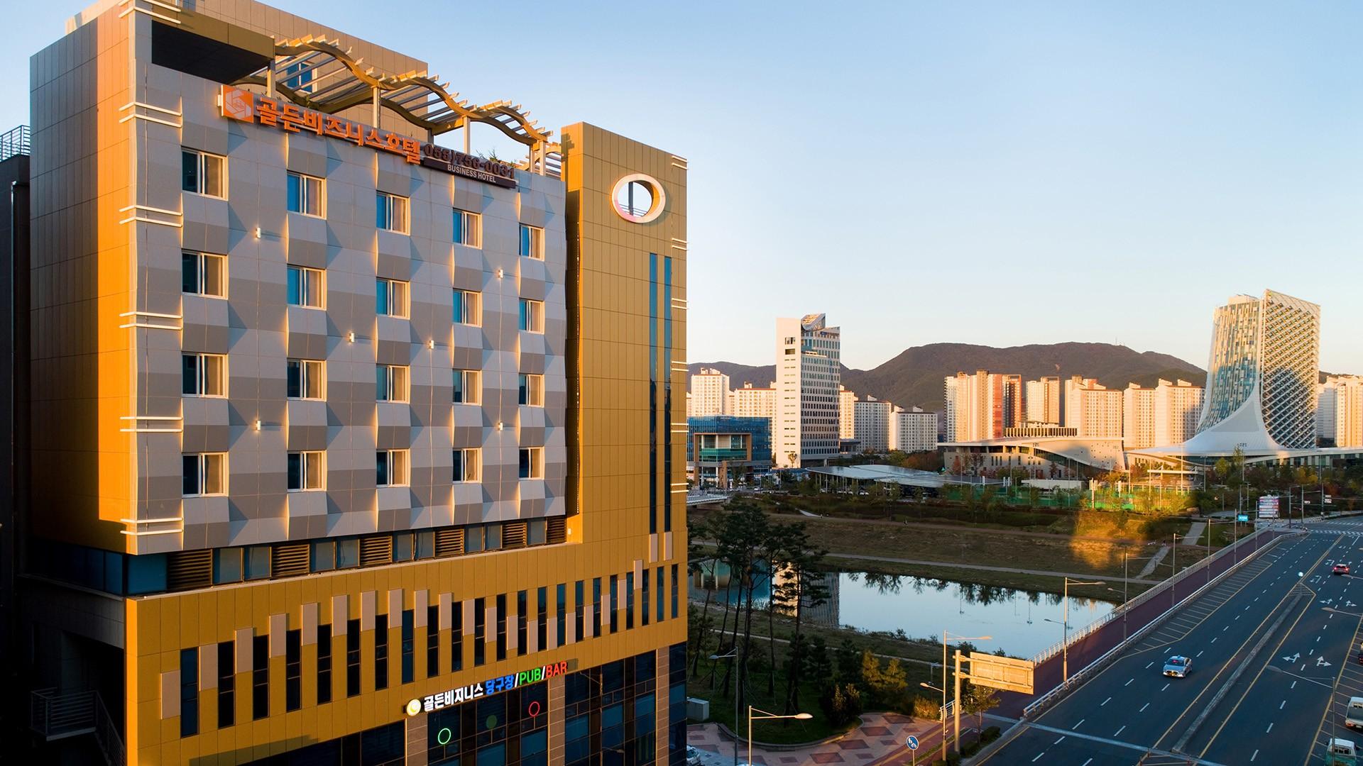 Golden Business Hotel