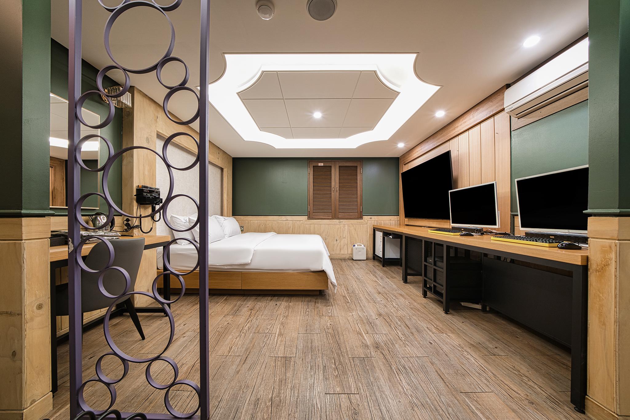 Mars (Hyangnam) World Tourist Hotel
