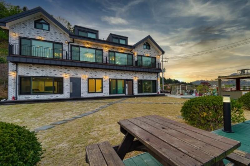 Gapyeong Seravi Pool Villa-5