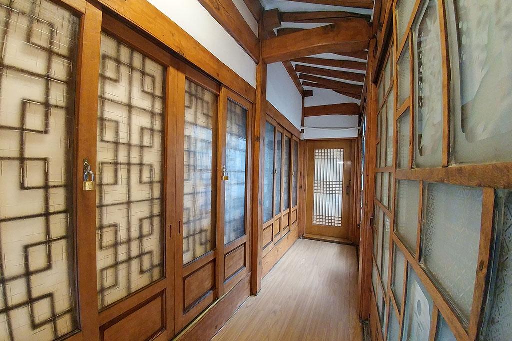 Bukchon Sohyeondang Hanok Stay-44