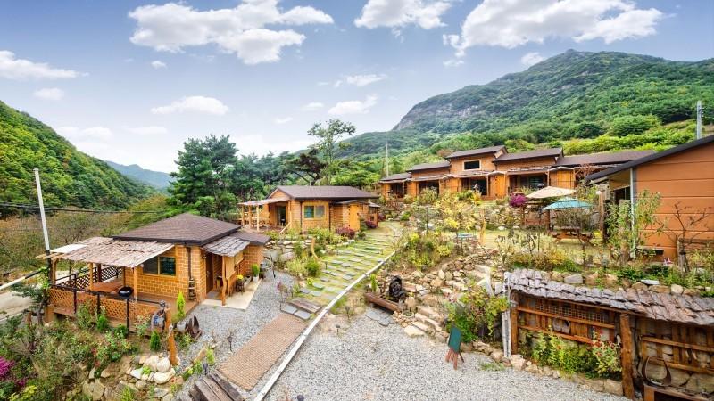 Muju Heukjip Jeongwon Pension