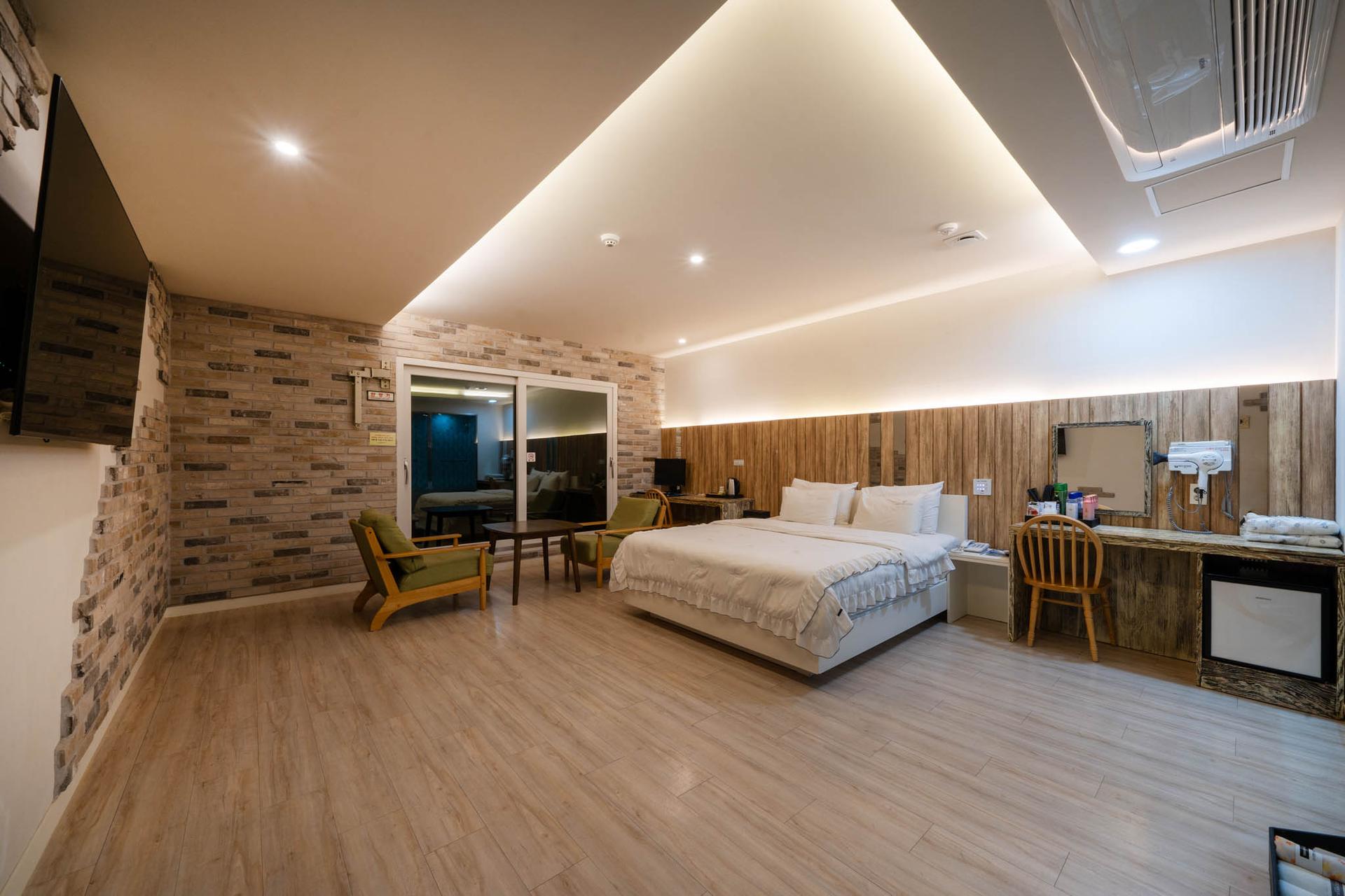 Ulsan Jeongjadong White Swan