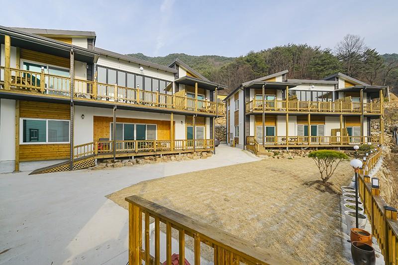 Gurye Seomjingangnaru Pension