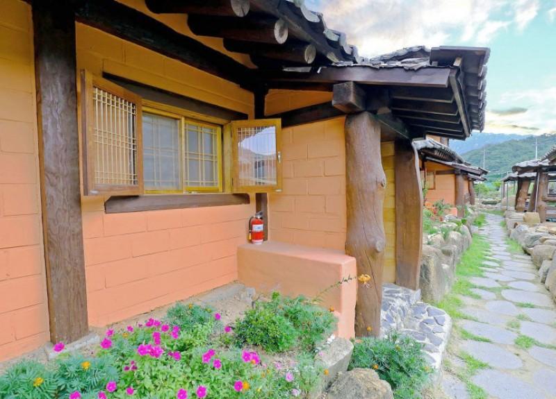 Changnyeong Chamjoeun Hwangto Pension