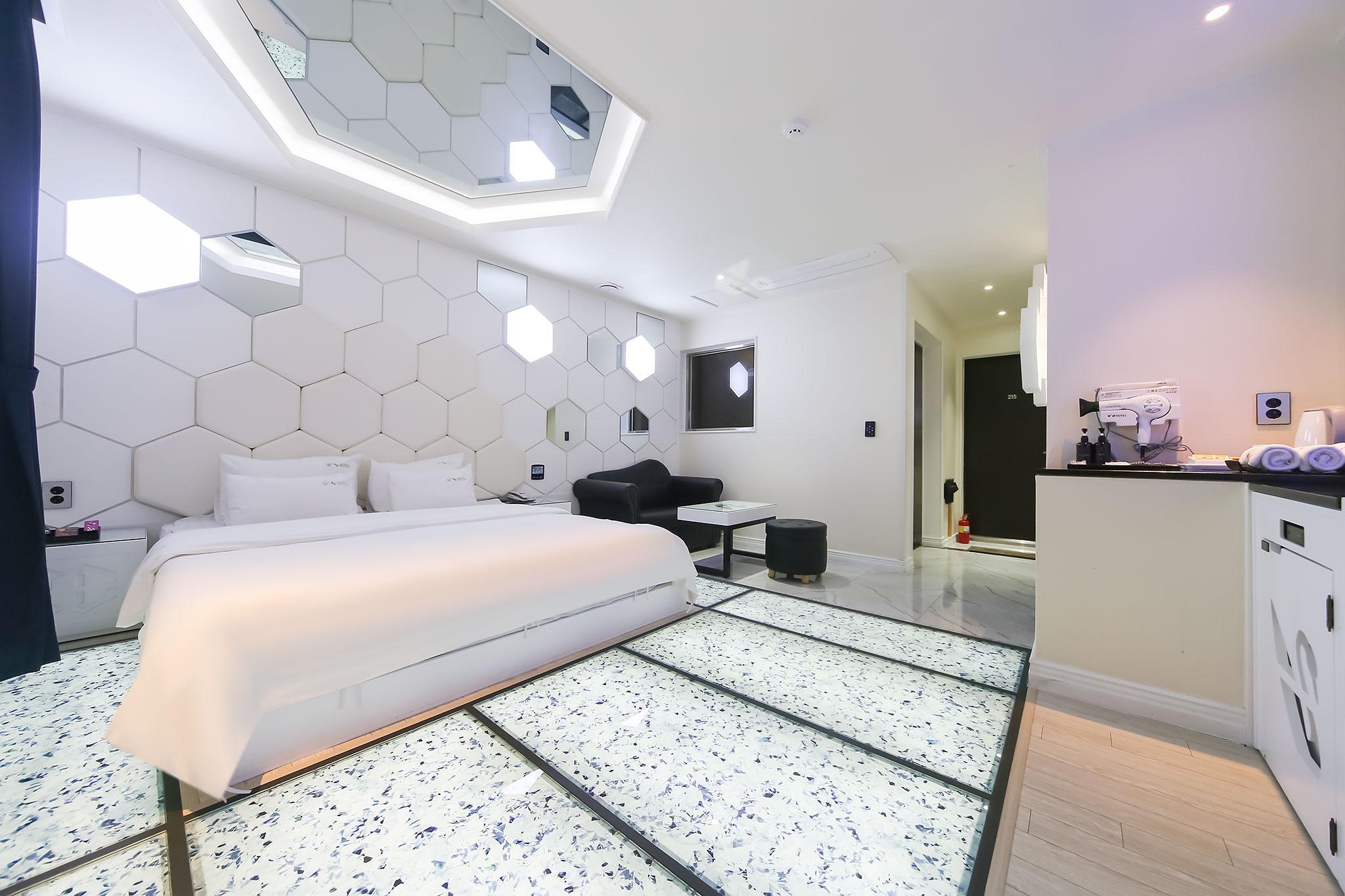 Gyeongju K Myeongpum Hotel