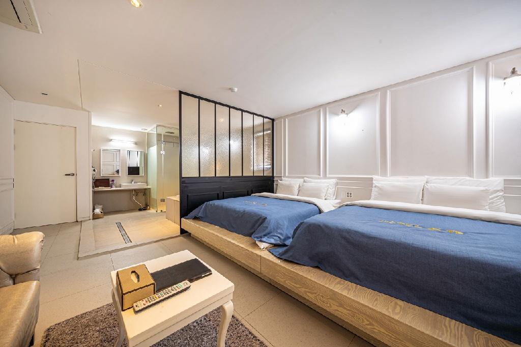 Chuncheon Myeongjak Hotel