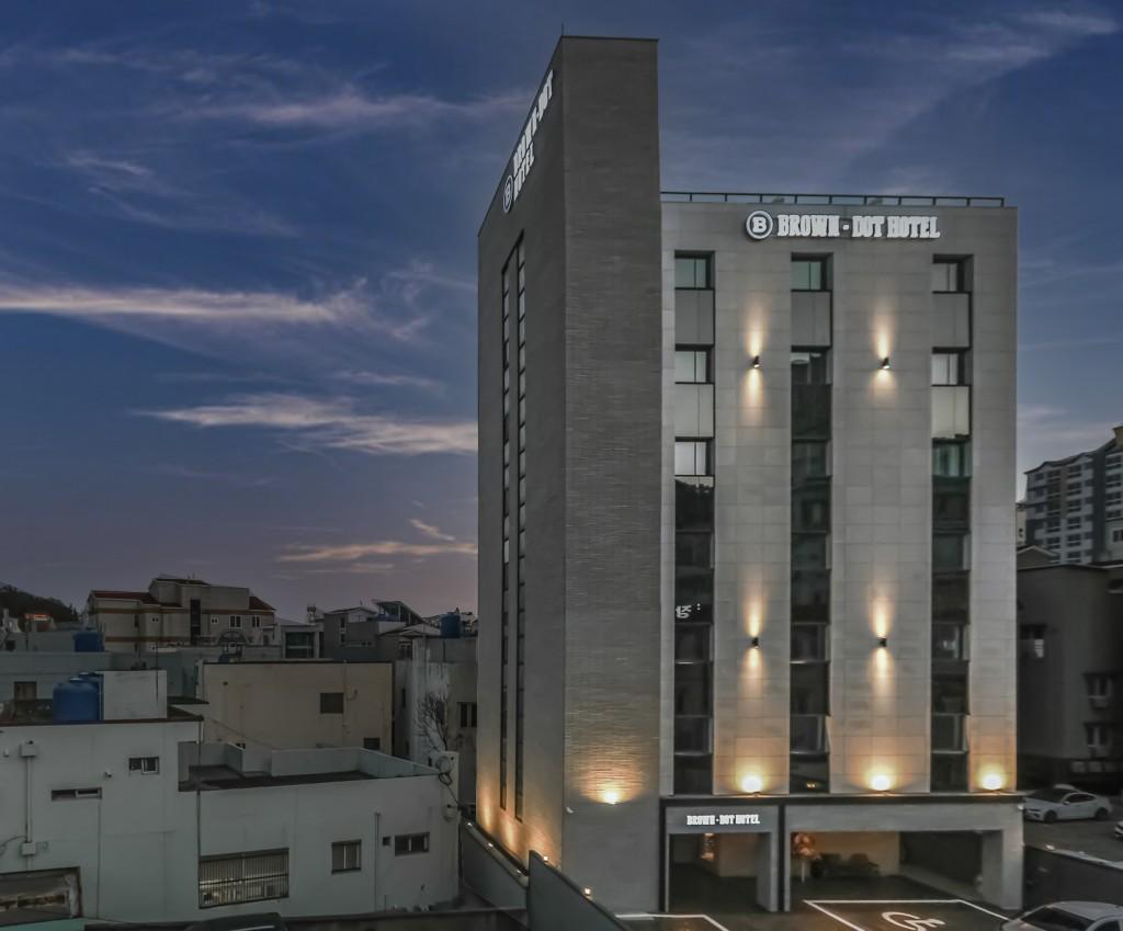 Geoje Okpo Brown Dot