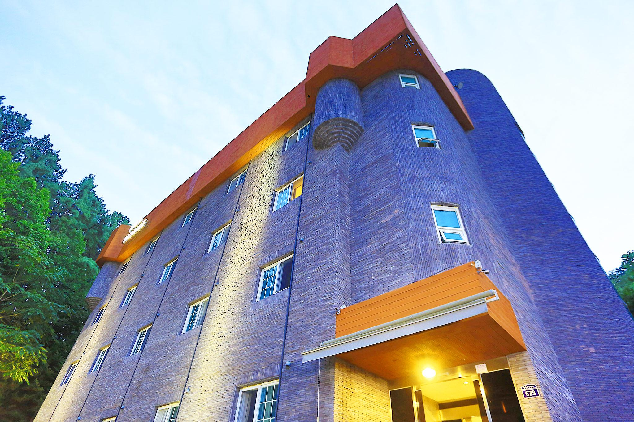 Pocheon Hill House-19