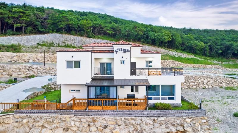 Gyeongju Luna Hills Pool Villa Pension