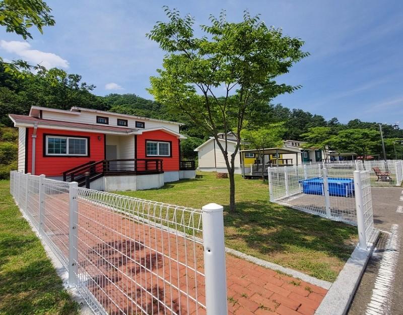 Yeoncheon Choseong Animal and Pension