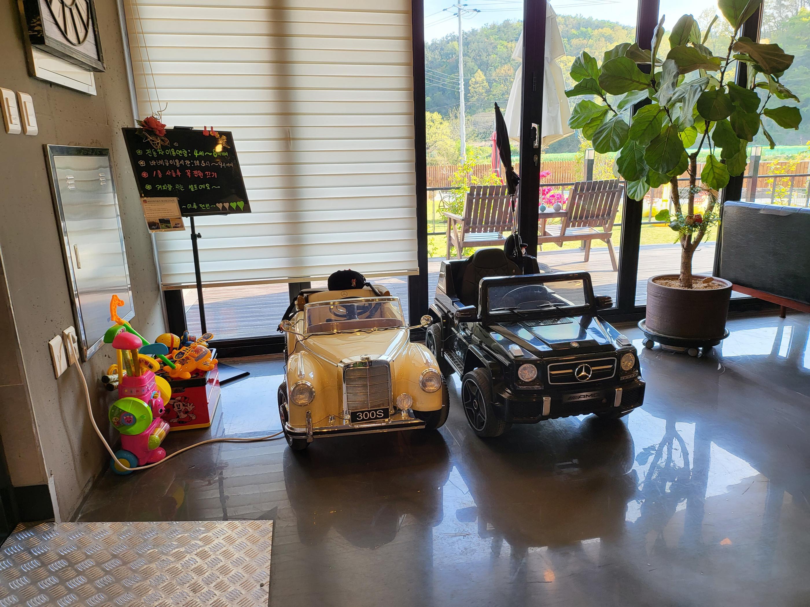 The Hue Kids Pool Vila-5