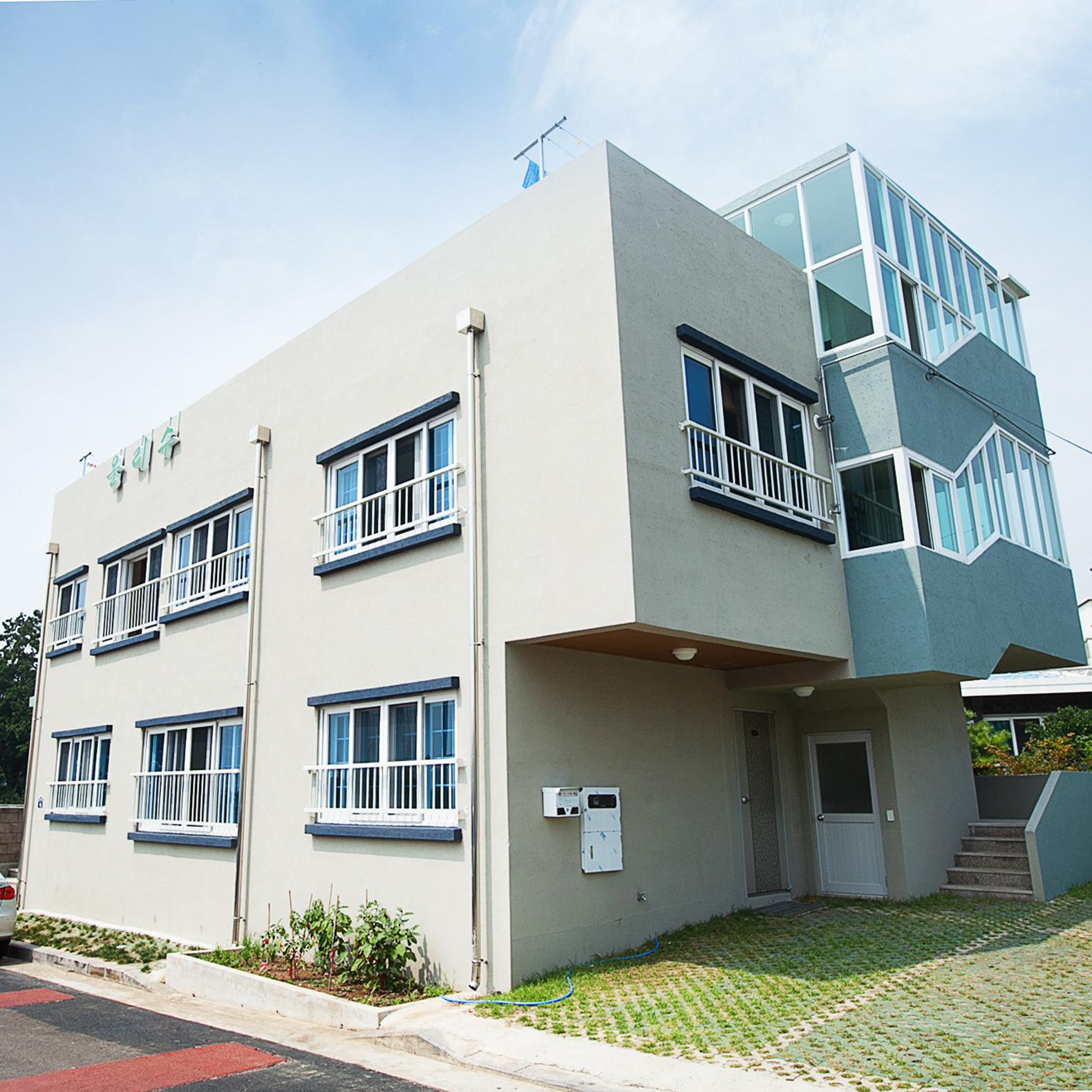 Seogwipo Ollisu Pension