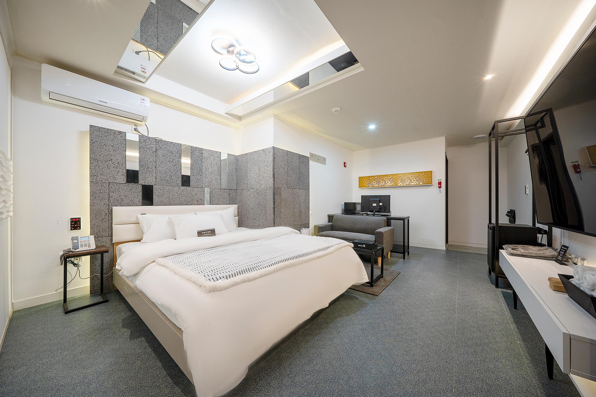 Cheongdo Hotel X