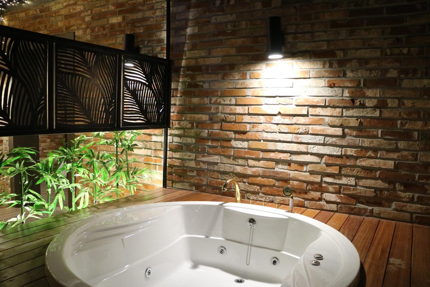 Wolgot Station Brown Dot-19