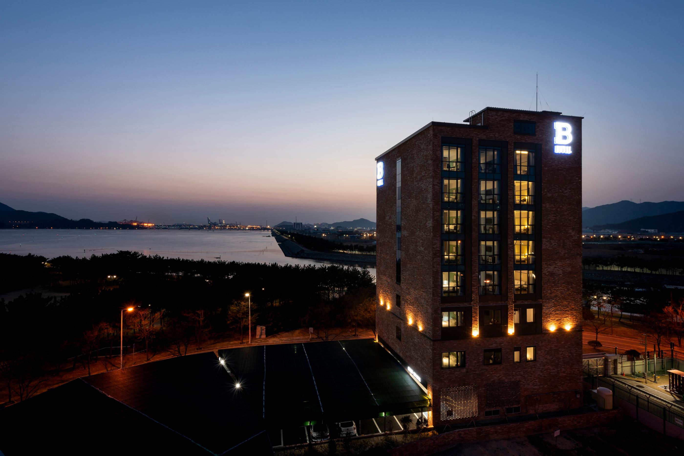 Busan Gangseo Sinho Brown Dot-24